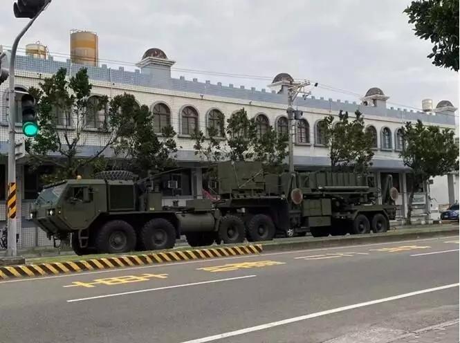 美军轰炸机逼近东海，地区安全局势的新挑战，美军轰炸机逼近东海引发地区安全局势新挑战