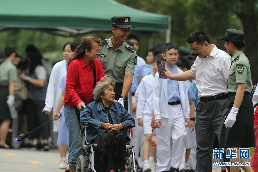 中国人民解放军军旗的起源与确立时间，中国人民解放军军旗的起源与确立时间探究