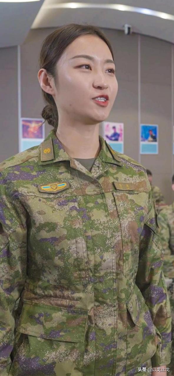 中国女兵，迷彩服下的坚韧与美丽，中国女兵，迷彩下的坚韧与美丽