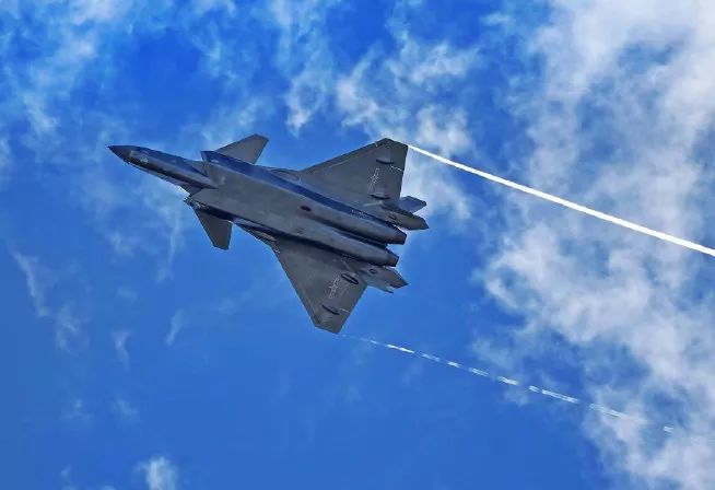 空军生日，铭记历史，砥砺前行，空军华诞，铭记历史，砥砺前行