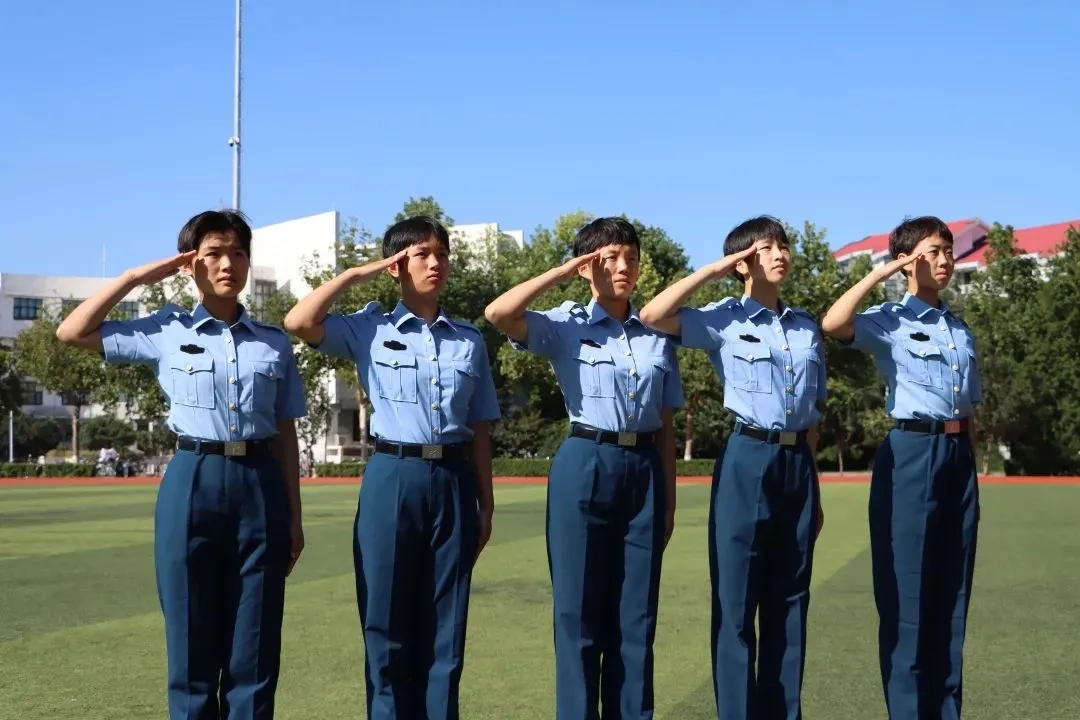 空军航空大学，卓越之翼，翱翔蓝天之力量，空军航空大学，卓越之翼，培育翱翔蓝天力量的摇篮