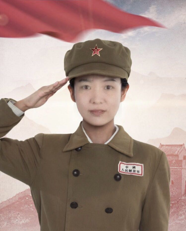 中国女兵照片集体敬礼，展现力量与荣耀的瞬间，中国女兵集体敬礼，力量与荣耀的展现瞬间