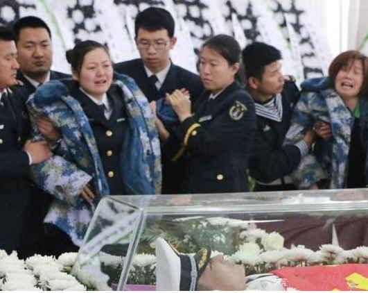 歼15战斗机与英勇无畏的飞行员，中国空中力量的璀璨明珠，歼15战斗机与飞行员，中国空中力量的骄傲明珠