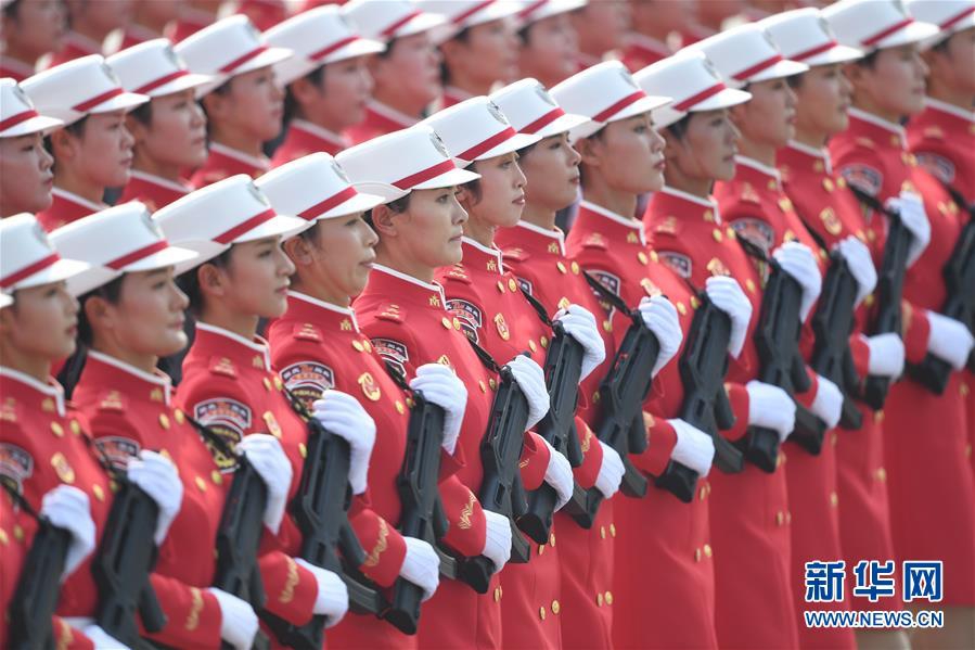 中国女民兵方队，展现力量与荣耀的图片，中国女民兵方队，力量与荣耀的壮丽瞬间