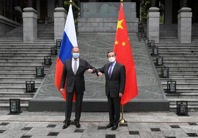 中方突然向俄罗斯提出交涉，深化合作与应对挑战，中方与俄罗斯交涉，深化合作与应对挑战的共同路径