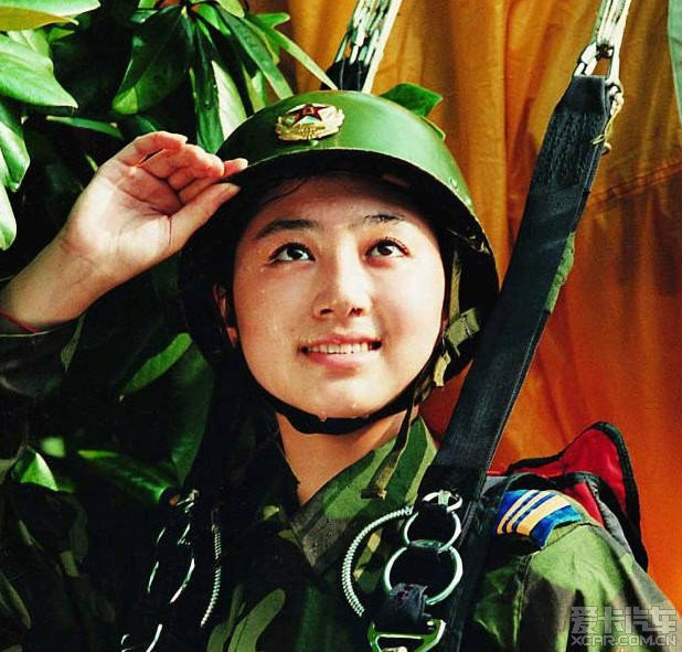 中国女兵照片集，展现铿锵玫瑰的英勇风采，中国女兵风采，铿锵玫瑰的英勇瞬间集萃