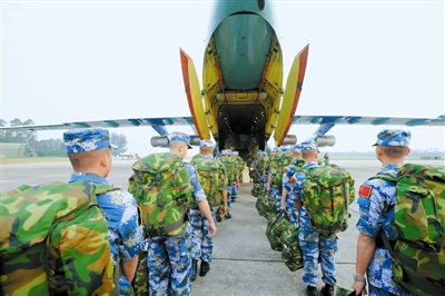 中国空军男军人照片，展现力量与荣耀，中国空军男军人风采，力量与荣耀的展现