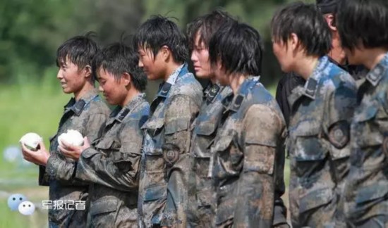 中国女兵，美丽与力量并存，中国女兵，美丽与力量共铸风采