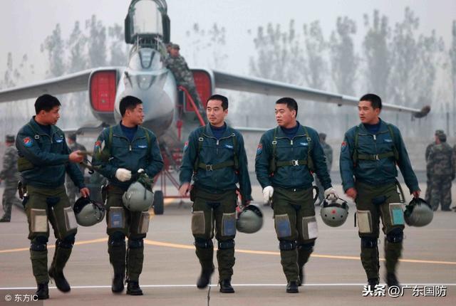 海军、空军、陆军，哪个最累？探讨军种间的辛劳与挑战，军种间的辛劳与挑战，海军、空军、陆军，哪个更累？