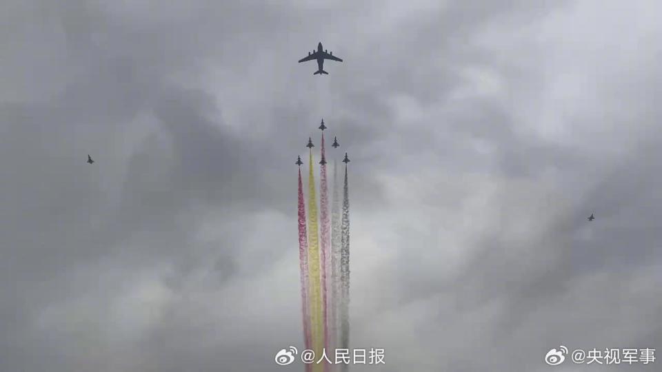 运-20与歼-10飞越金字塔，空中力量的壮丽展示，运-20与歼-10飞越金字塔，空中力量的震撼展示
