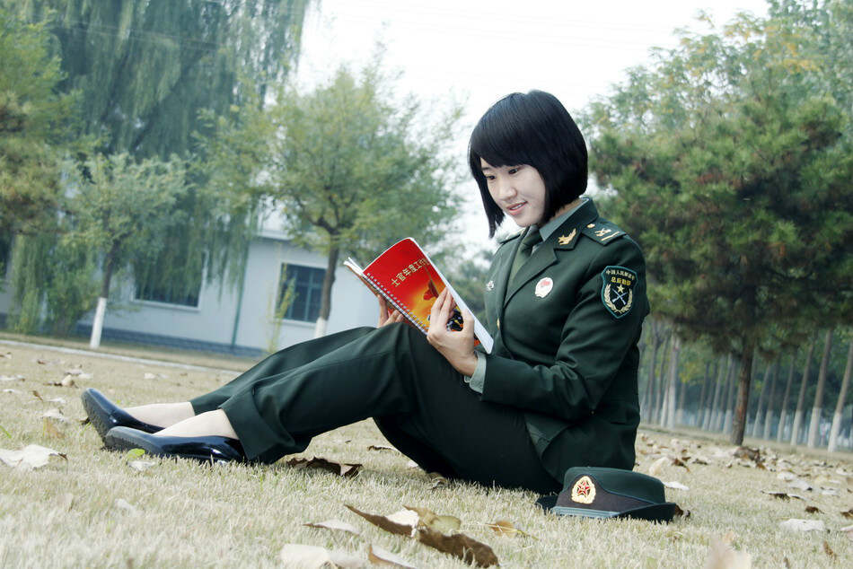 中国女兵的丰彩，力量与荣耀的象征，中国女兵，力量与荣耀的丰彩展现