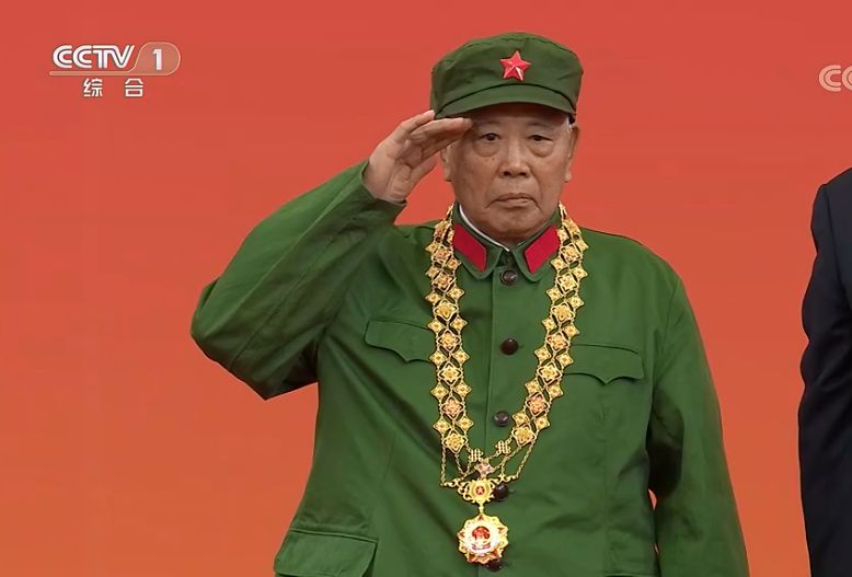 八一勋章，致敬三名卓越获得者，八一勋章致敬卓越获得者，荣耀与荣耀者的辉煌时刻