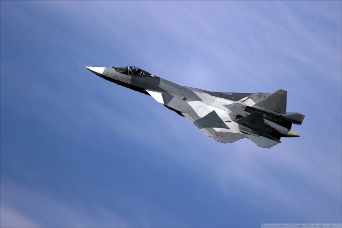T-50战机绝美空中机动展示，T-50战机惊艳空中机动表演展示