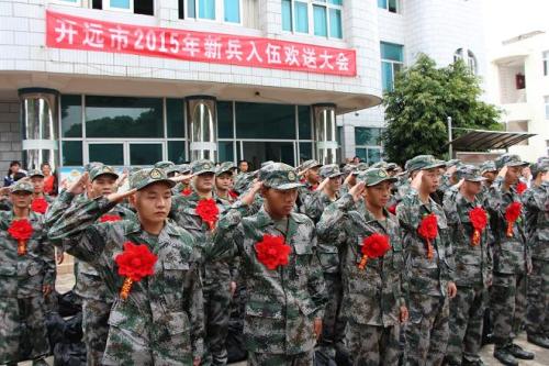 老兵遭遇硬茬新兵，挑战与反思，新兵挑战老兵，老兵遭遇新兵硬茬的反思与启示