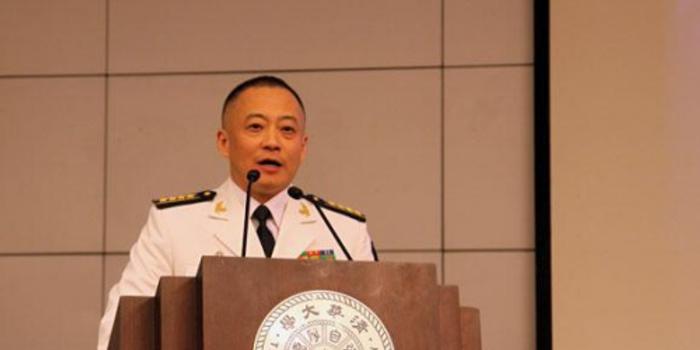 辽宁舰长张峥个人简历——海军精英的辉煌人生，辽宁舰长张峥，海军精英的辉煌人生之路