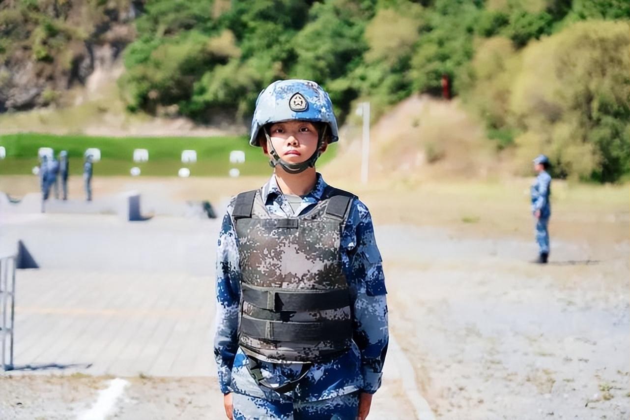 驻香港部队女兵仪仗队视频，展现新时代巾帼英雄风采，驻香港部队女兵仪仗队风采，新时代巾帼英雄展现风采的视频