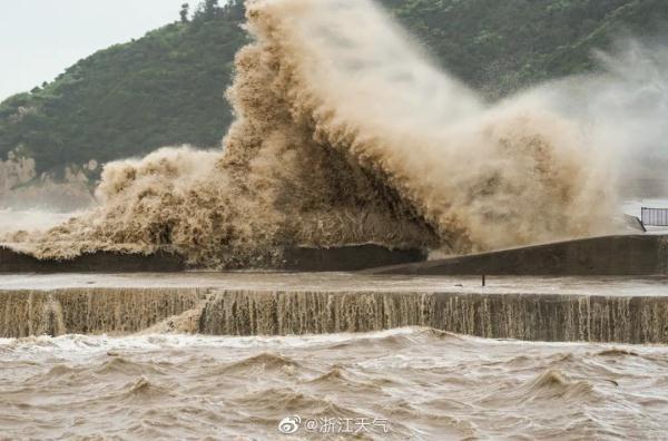 最新消息，台风烟花登陆地点及其影响分析，台风烟花登陆地点预测与影响分析最新消息