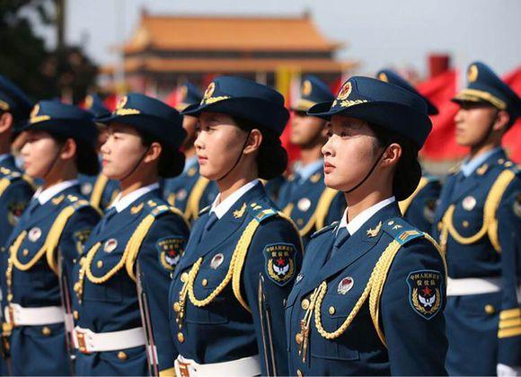 中国女兵颜值爆表，美丽与力量并存的新时代风采，中国女兵，美丽与力量并存的新时代风采展示