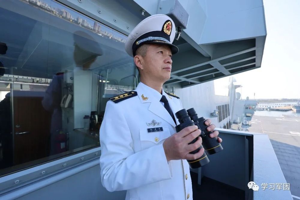 海南舰长闾勇军简历——海军精英的辉煌篇章，海南舰长闾勇军，海军精英的辉煌人生
