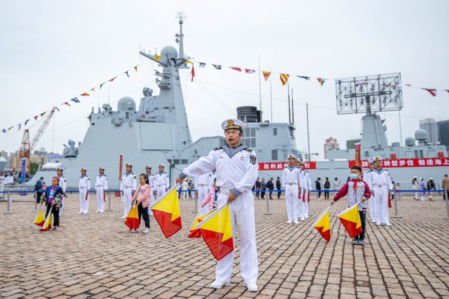 海军成立纪念日舰艇开放活动开启，展示力量，共筑海洋强国梦，海军成立纪念日舰艇开放活动启幕，展示力量，共筑海洋强国梦