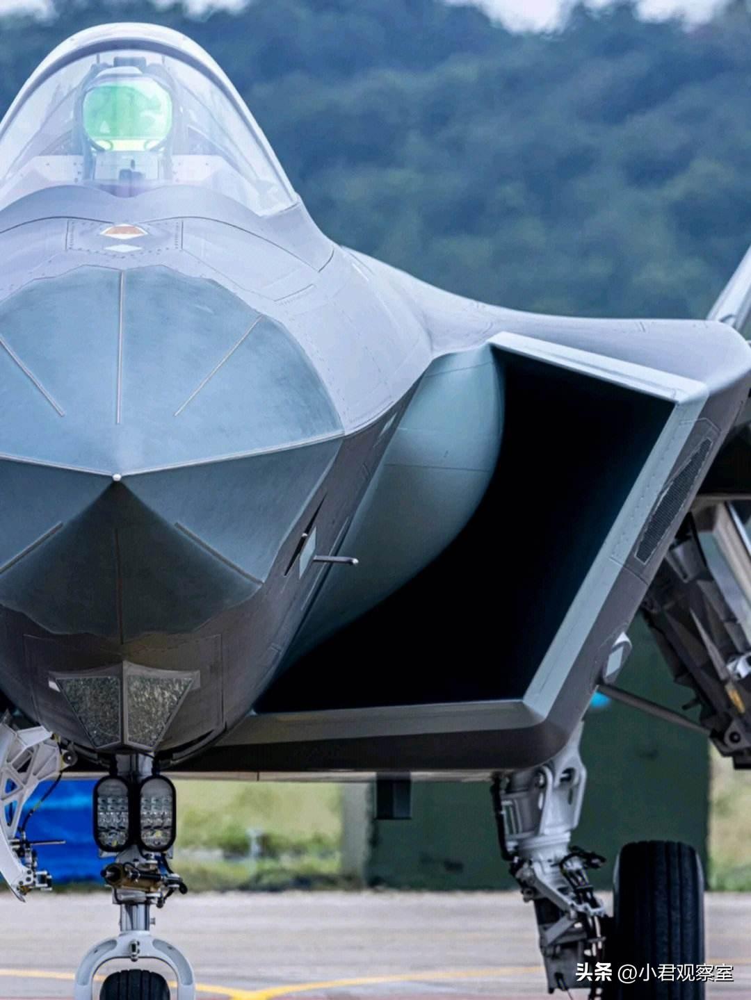 现代战舰，F-22与歼-20，谁领风骚？，现代战舰对决，F-22与歼-20，谁主沉浮？