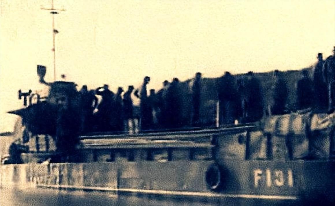 中国海军新篇章，131舰服役记，中国海军新纪元，131舰启航，海军力量再添新篇章
