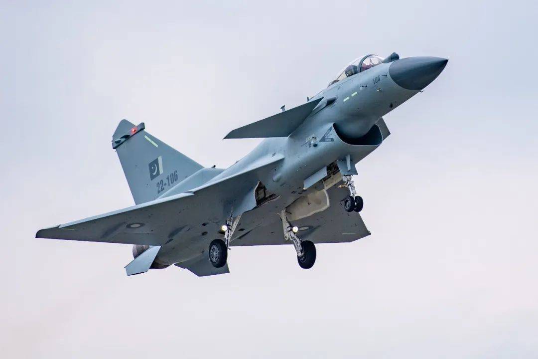 歼-10C，探索中国航空工业的杰出代表——三代半战斗机的典范，歼-10C，中国航空工业典范，三代半战斗机的杰出代表