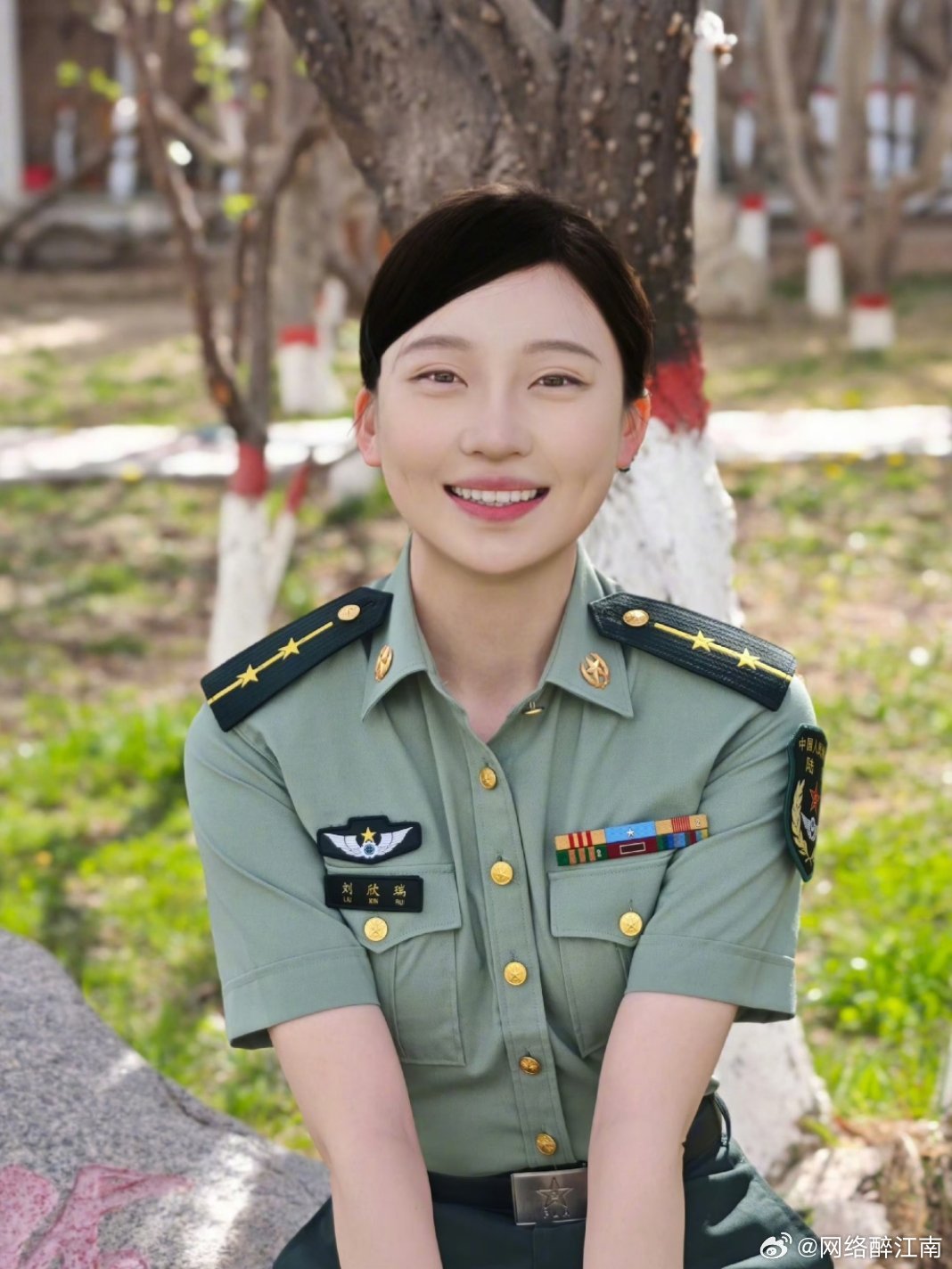 中国女兵，颜值与实力并重的话题探讨，中国女兵，颜值与实力并重，巾帼英雄风采展现