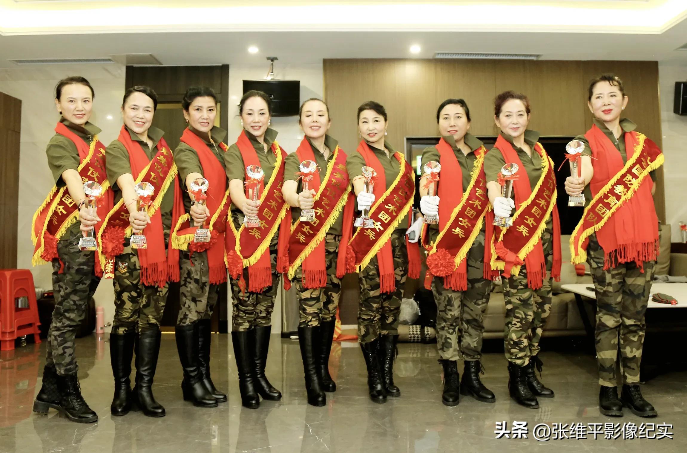 女子军乐队仪仗队，传统与现代的交融，女子军乐队仪仗队，传统与现代的华丽交融