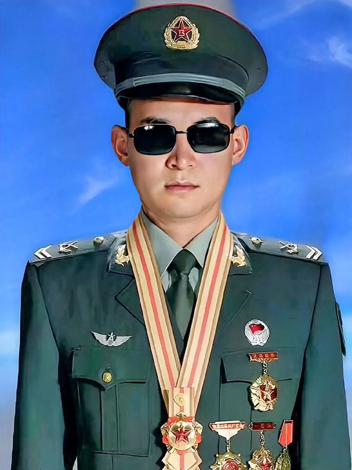 杜富国与八一勋章的荣誉之路，揭示勋章级别的荣耀与意义，杜富国与八一勋章的荣耀之路，勋章级别荣耀与意义揭秘