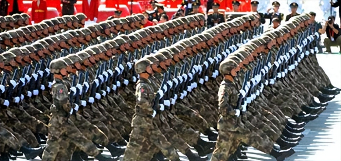 阅兵式中的多彩方阵，展现国家力量与荣耀，阅兵式多彩方阵，展现国家力量与荣耀的瞬间