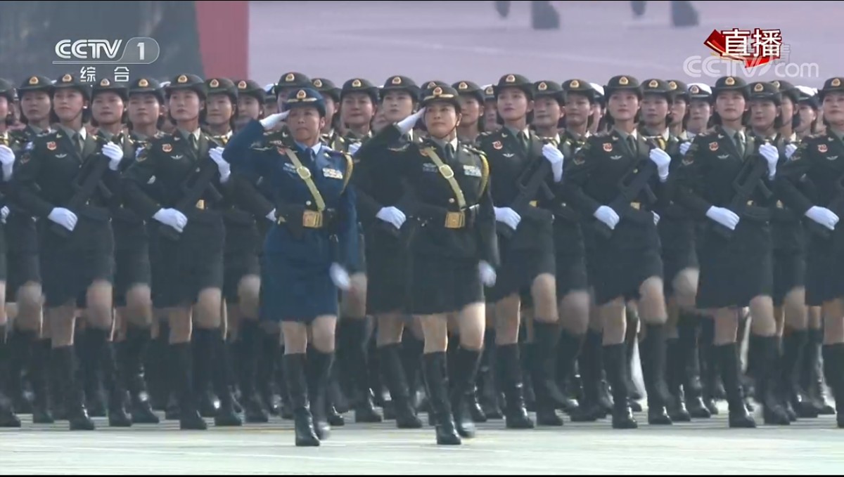 国庆阅兵中的女兵方队视频，展现新时代巾帼英雄的风采，国庆阅兵女兵方队视频，展现新时代巾帼英雄风采
