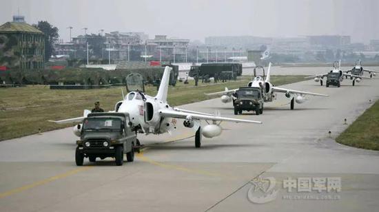 A-10攻击机的航程，力量与持久性的完美结合，A-10攻击机，航程、力量与持久性的战略典范