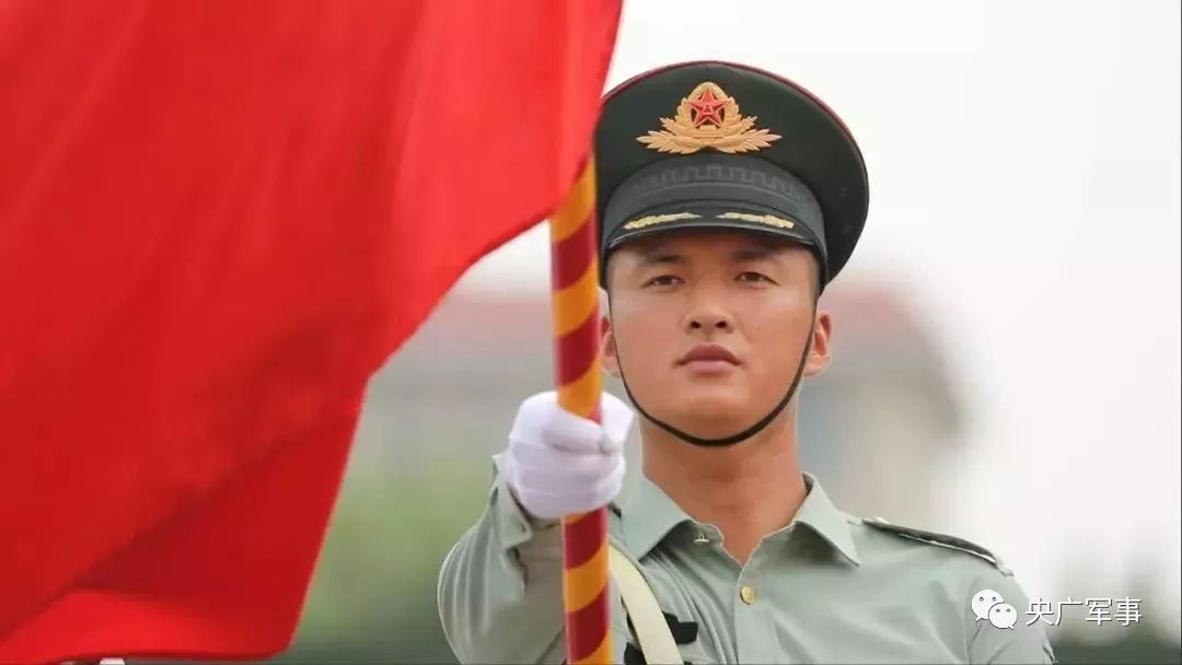 擎天之柱，揭秘2009年阅兵擎旗手的荣耀时刻，揭秘，阅兵擎旗手荣耀时刻，擎天支柱的荣耀瞬间（2009年）