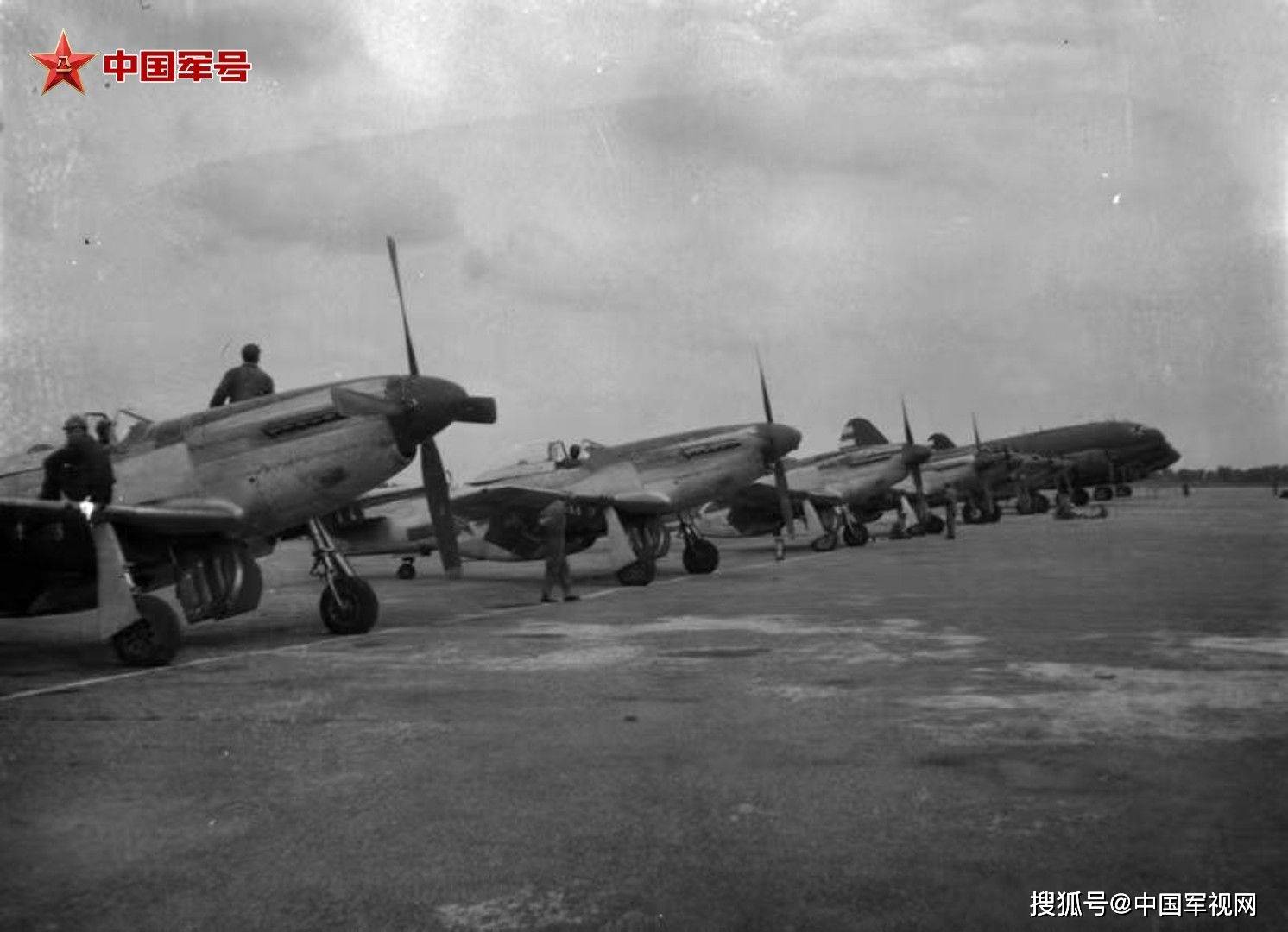 新中国空军成立时间及其深远影响，新中国空军成立时间与深远影响的探究