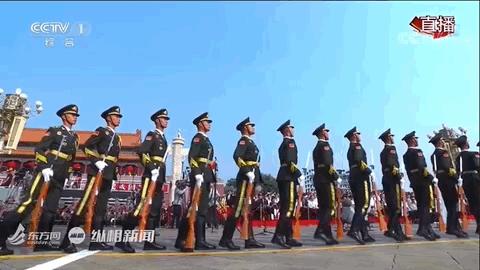 三军仪仗队标兵就位，荣耀与责任的象征，三军仪仗队标兵就位，荣耀与责任的交汇
