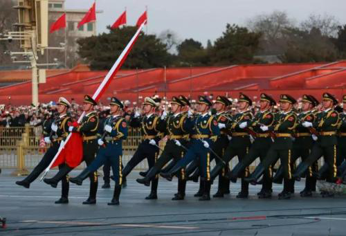 阅兵最先出场的是什么，荣耀与责任的象征，阅兵仪式首出场，荣耀与责任的象征