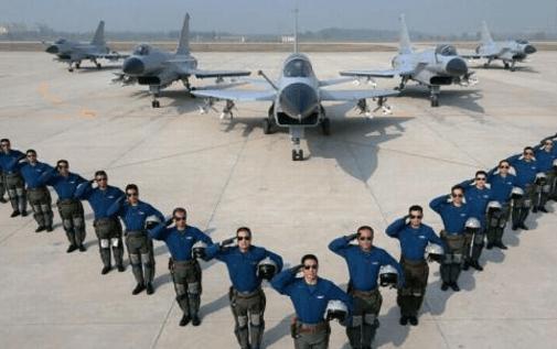 空军飞行员父母待遇详解，空军飞行员父母待遇全面解析