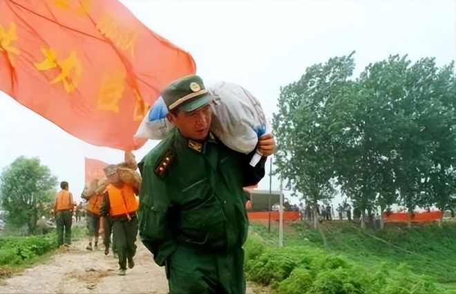 丁晓兵，一位传奇人物的消失与重塑，丁晓兵，传奇人物的消失与重塑之路
