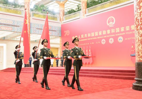 探究七一勋章与八一勋章，荣誉之巅的比较，七一勋章与八一勋章，荣誉之巅的对比与探究