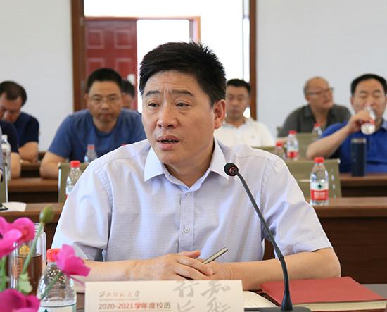 聚焦时事热点，解读十五篇新闻评论中的2020年，聚焦时事热点，解读十五篇新闻评论中的2020年深度观察