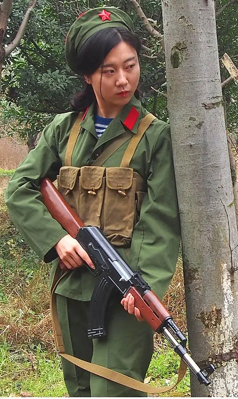 中国女兵，照片中的坚毅与力量，中国女兵的坚毅与力量，照片揭示飒爽英姿