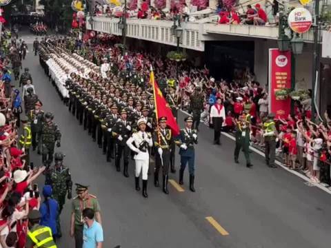 越南仪仗队阅兵出场，荣耀与力量的展现，越南仪仗队阅兵荣耀展现，力量与风采的汇聚