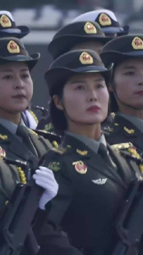 中国女兵图片高清壁纸，展现铿锵玫瑰的英勇风采，中国女兵高清壁纸，铿锵玫瑰的英勇风采展示