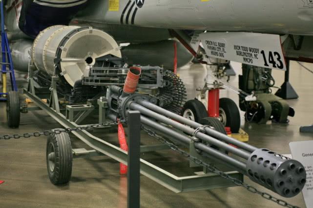 A-10疣猪攻击机的缺点分析，A-10疣猪攻击机的缺陷剖析