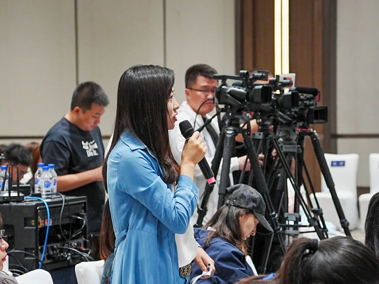 新闻发布会实录，揭示背后的故事，新闻发布会背后的故事揭秘，实录全解析