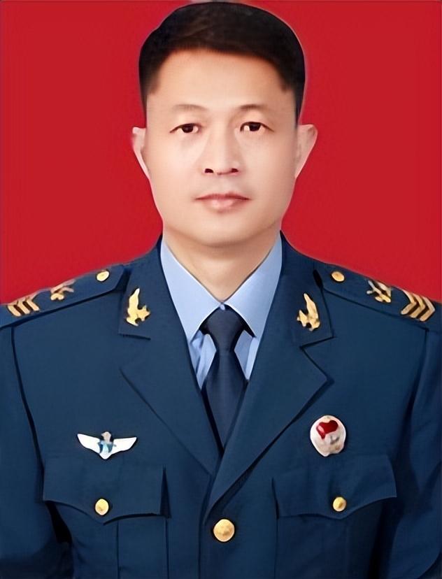 八一勋章与一等功，荣誉之巅的对比与解读，八一勋章与一等功，荣誉之巅的对比与荣耀解读