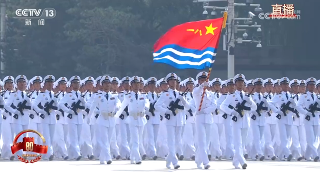 海军学员方队踢出，荣耀与责任同行，海军学员方队亮相，荣耀与责任并肩同行