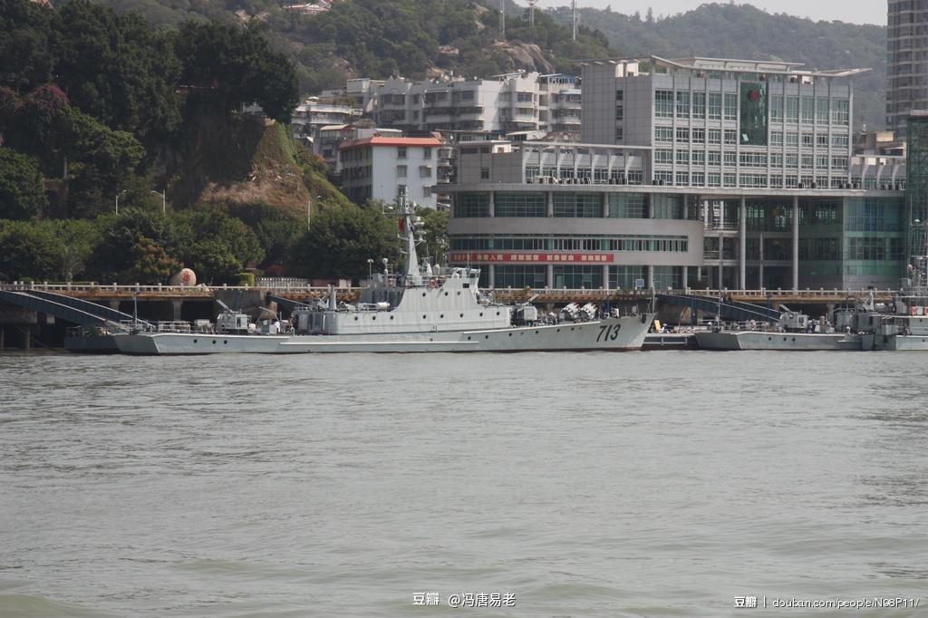 厦门港内停泊的军舰，历史与力量的交汇点，厦门港内停泊军舰，历史与力量的融合之地