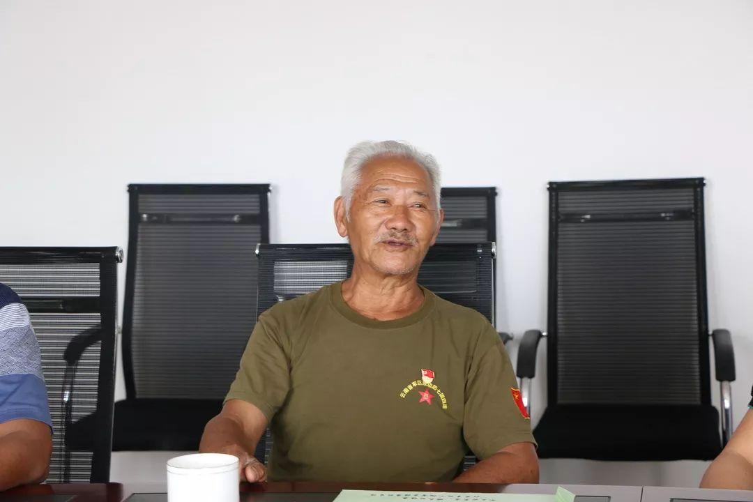 现役军装图片，展现现代军人的风采与荣耀，现代军人风采与荣耀，现役军装图片展示